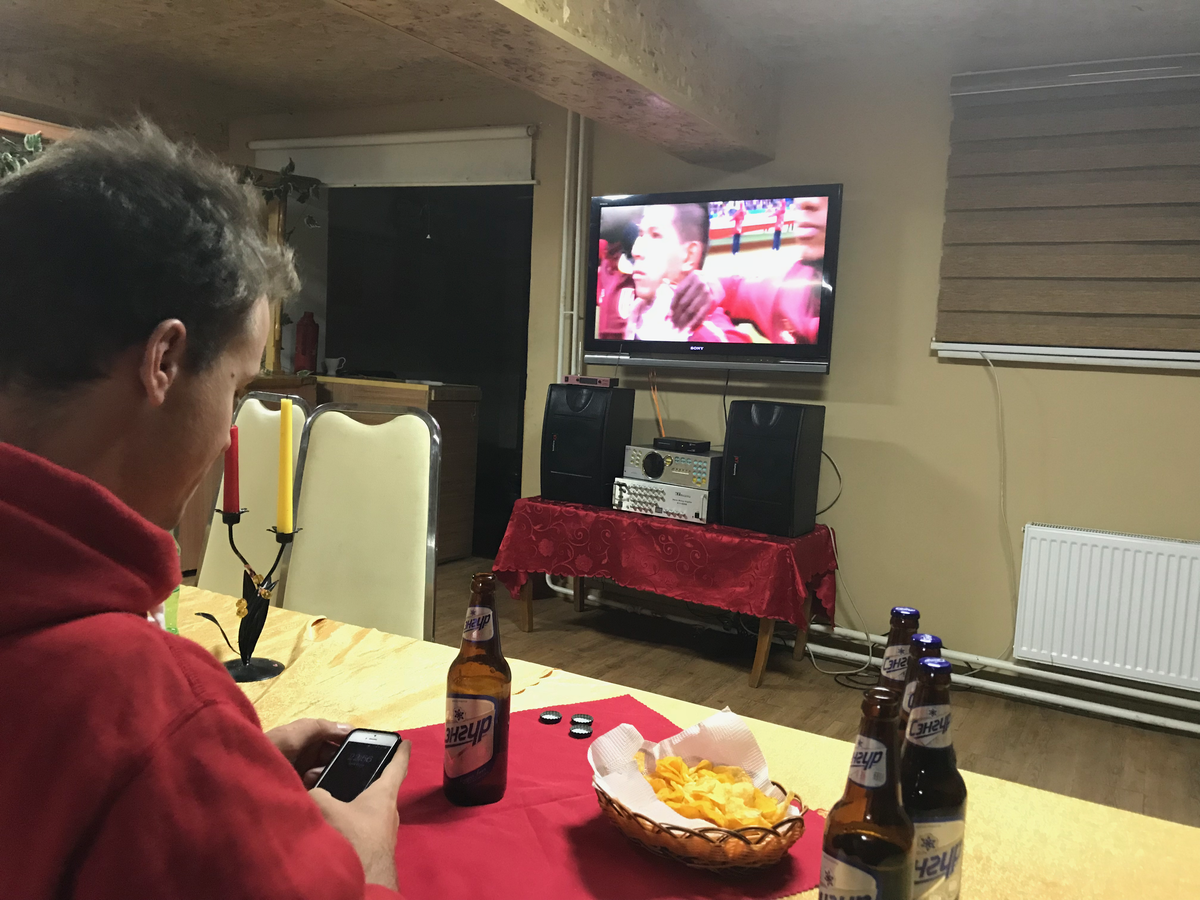 Photo 18: Les bières devant le match