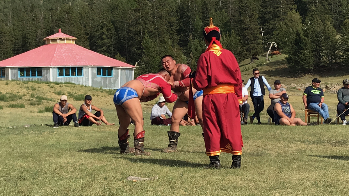 Photo 21: La lutte mongole 1